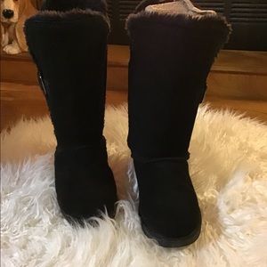 Woman’s size 8 boots